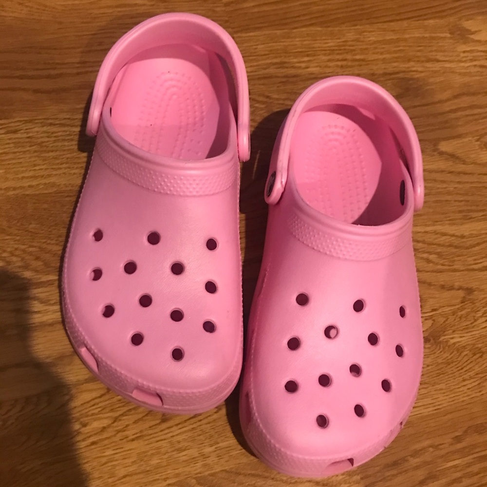 Women’s pink crocs size 7